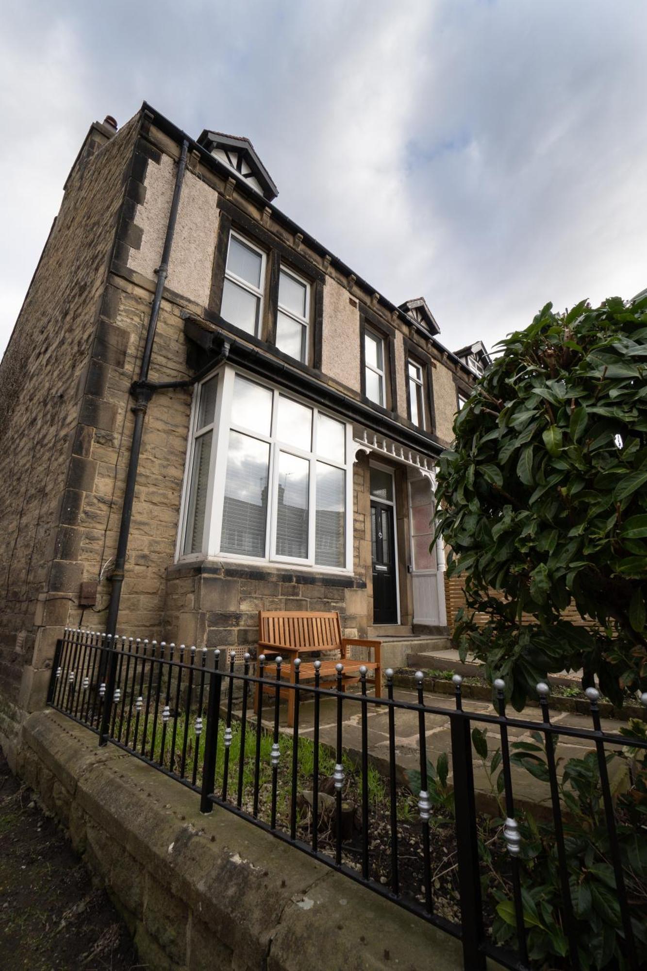 4 Bed End Terrace - Sleeps 7 Villa Ilkley Exterior photo